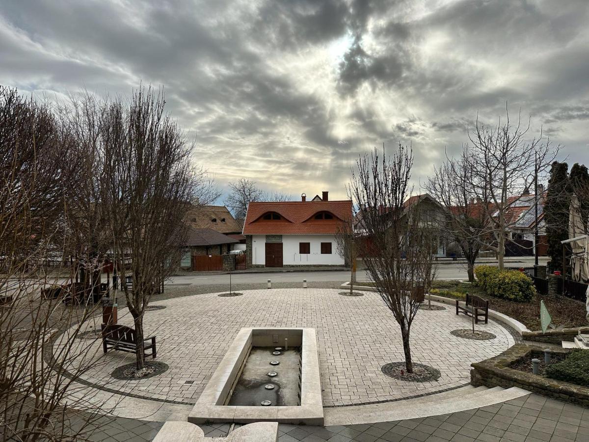 Piros Vendeghaz Villa Tihany Exterior photo